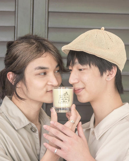 𝐉𝐨𝐧𝐚𝐬𝐰𝐨𝐧𝐠𝐚𝐫𝐭 x 𝐇𝐨𝐦𝐢𝐞𝐬.𝐚𝐭𝐦 - 𝘽𝙡𝙪𝙚 𝙎𝙮𝙢𝙥𝙝𝙤𝙣𝙮 I 香薰蠟燭