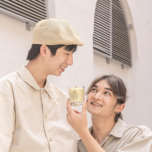 𝐉𝐨𝐧𝐚𝐬𝐰𝐨𝐧𝐠𝐚𝐫𝐭 x 𝐇𝐨𝐦𝐢𝐞𝐬.𝐚𝐭𝐦 - 𝘽𝙡𝙪𝙚 𝙎𝙮𝙢𝙥𝙝𝙤𝙣𝙮 I 香薰蠟燭
